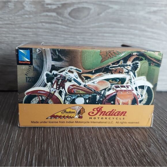Indian V-2 1912 Indian Motorcycle 1:32 Scale  Collectible New in Box - Picture 3 of 5